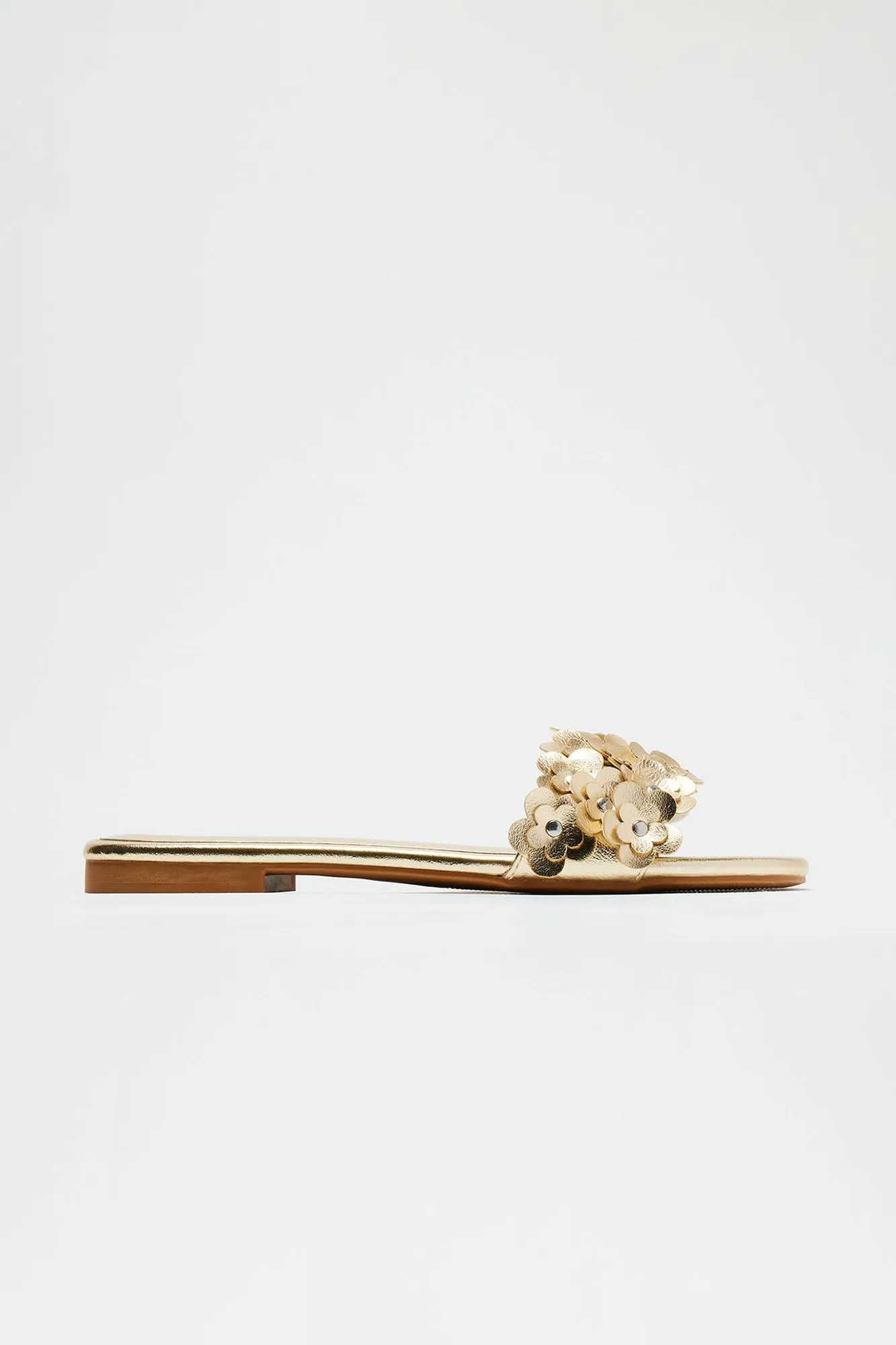 Kendrie Flower Sandals - Gold