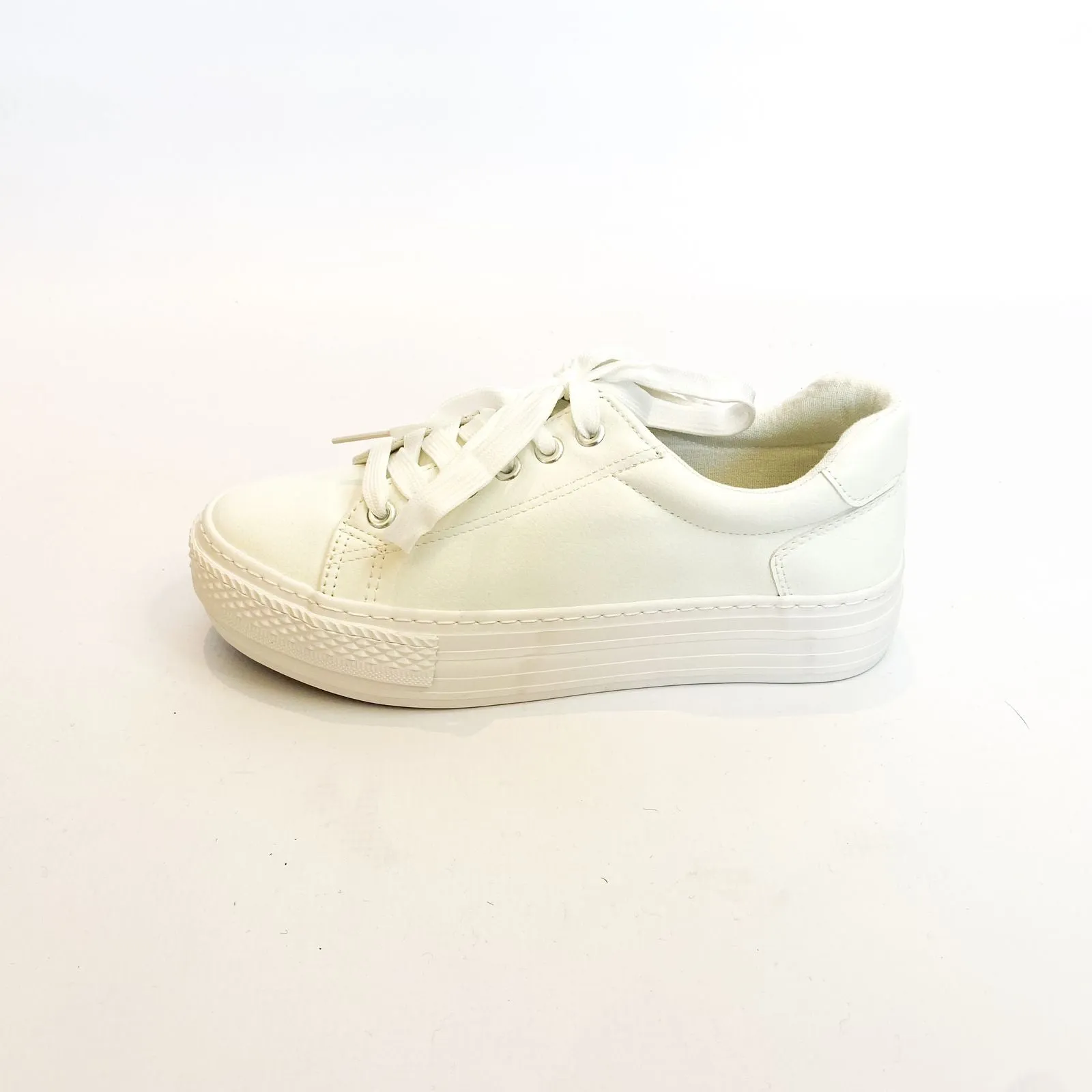 Savoy white lace up sneaker